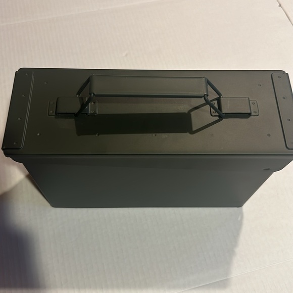 NWOT army military olive green metal container with handle and tight close side - Picture 11 of 12